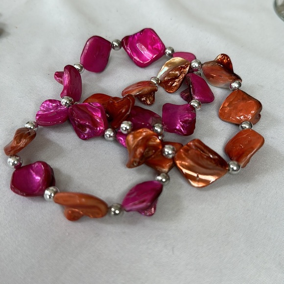 Four stretch shell style bracelets - Picture 4 of 5